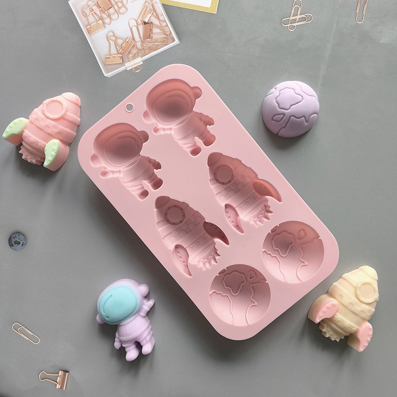 Candle Making Factory - 6-hole Cartoon Astronaut Rocket Shaped Silicone